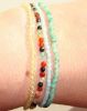 2 mm halvædelsten, perler i varme farver, elastik armbånd