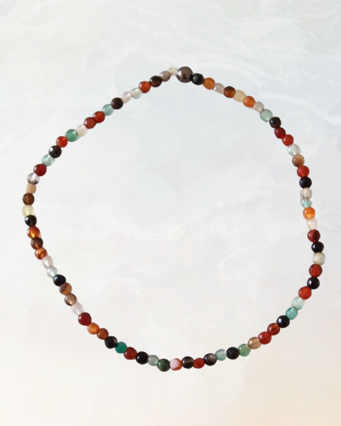 2 mm halvædelsten, perler i varme farver, elastikarmbånd, håndlavede smykker,