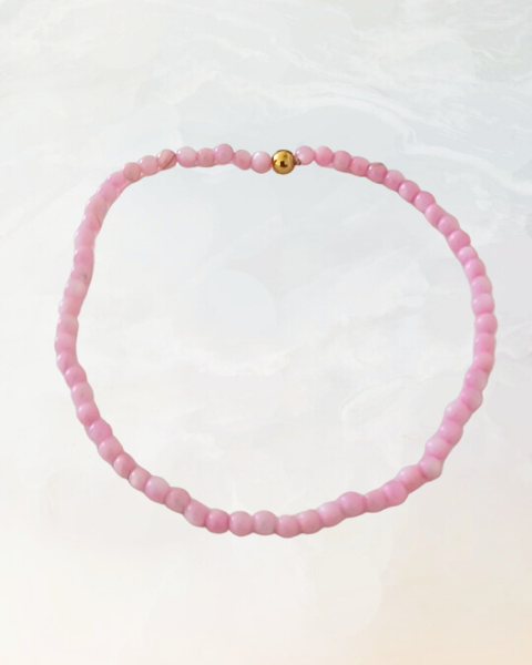 armbånd, armbånd på elastik, pink, lyserød, shelpearl, shell pearl, shell pearls, håndlavede smykker, små perler,